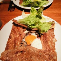 ルバーブ 大名古屋ビルヂング店 - ベーコンときのこクリームのそば粉のガレット