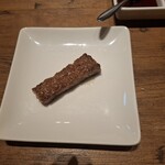 焼肉うしごろ - 網の鉄板の上で焼いた、鹿児島県産の厚切りサーロインその2です。