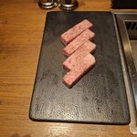 焼肉うしごろ - 鹿児島県産の厚切りサーロインです。