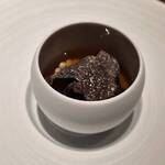 モノリス - ジビエのコンソメ/フォアグラ/トリュフ