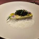 モノリス - 平目/プスタチオ入りホタテ貝のムースポロネギ/キャビア