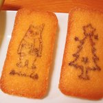 SHOP HARUKAS 300 - クリスマスの恰好をしたあべのべあとツリーが描かれています。
                      チーズ味で美味しいよ。