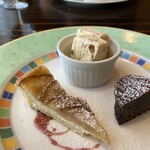 ズッペリア オステリア ピティリアーノ - ココット皿の中はイタリアの氷菓子のセミフレッド