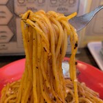 オンジーキッチン - ガーリックナポリタン大盛目玉焼き