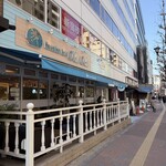 Hawaiian Cafe OluOlu - 外観・新宿駅西口から徒歩7雰囲気、小滝橋通り沿い。