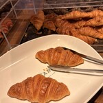 BOUL'ANGE - クロワッサンをトレイに乗せて