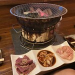 炭火七輪焼肉 てげ屋ホルモン - 
