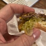 ハングリー ヘブン 目黒店 - ピクルスが刻まれて入っていて良い食感と酸味のインパクトに