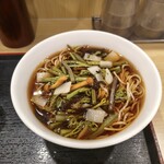 いろり庵きらく - 料理写真:山菜そば