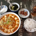 天龍菜館 - 麻婆豆腐定食一式↑