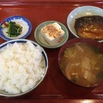 SS - 普通定食、590円