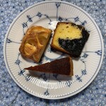 ブーランジェリー・ラパン - 胡麻のパウンドケーキ、ブルーベリーケーキ、アップルパイ