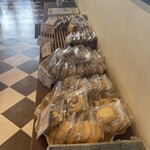 ブーランジェリー・ラパン - 店内の様子①