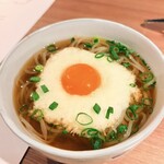 肉と日本酒 - 一口冷麺、トロロが乗っているのは珍しい