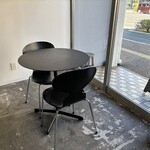 Kruh - 洒落たテーブルと椅子の組み合わせ(^_^*)