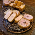 空蝉亭 - 金華豚（左：ロース 右：ヘレ）