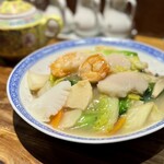 楽関記 - 品のある上湯をベースに深みがありつつ、でもあっさりといただける海鮮あんかけ。
濃厚なお料理をいただいた後に、まさに理想的な〆ごはんです。
これも美味しいなぁ。大満足(^^)