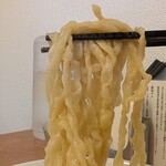 純手揉み中華 れん - ランダムな食感の太麺