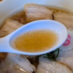 純手揉み中華 れん - 丸鶏ベースの絶品スープ