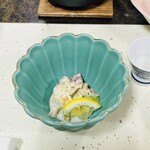 魚兼 - まずはタコとアボカドとサラダ