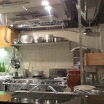 広尾 一会 - 相変わらずきれいに磨き上げられた店内です。