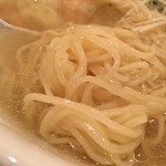 藤井 - 鶏塩海老わんたん麺　麺アップ