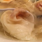 藤井 - 鶏塩海老わんたん麺　ワンタンアップ