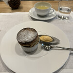 シャントレル - 11皿目
      レンズ豆のスフレ