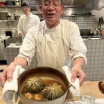 シャントレル - 9皿目
                                オーベルニュ・シューファルシー。
                                川俣シャモとチリメンキャベツのロールキャベツ風。
                                