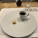 シャントレル - 2皿目
      ・キノコのスープ
      ・フォアグラのマカロン