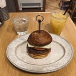 No.18 - スタンダードバーガー、オレンジジュース