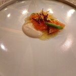 マルコンソールプリュ - 前菜=
                                サーモンのカルパッチョ カリフラワーソース