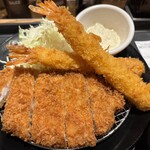 とんかつ 松のや - 海老フライがあると、華やぐよね〜