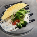 イタリアン リゾート ペルティカ - メインのお魚（チーズの下に隠れています）