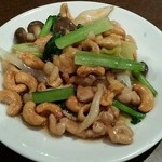 レストラン信天翁 - 鶏とカシュナッツの炒め物