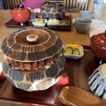 うなぎ なまずや 名東分店 - 蓋落ちそう