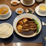 338208817 - 香港風焼き鴨 ご飯、スープ付き