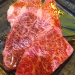 Sumibiyakiniku Enya - 名物ザブトン、限定マキ 各980円