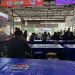 Kuay Jub Asoke - フードコート？奥から入り口に向かって（右奥が当店。左は別の店）