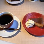 金澤屋珈琲 本店 - 並々と注がれたデカフェ。得した気分になれました。