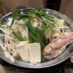 ウエスト - 料理写真:もつ鍋2人前、注文してから目の前にこれが現れるまで2分ぐらい？めっちゃ早い！！