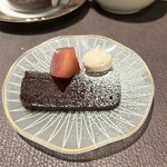 Kumazawa - ショコラテリーヌ　りんごのコンポート、メレンゲ