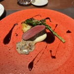 Kumazawa - 岩手大槌の鹿のロース、下にマッシュポテト（3ヶ月かけて水分を抜いていったジャガイモ）