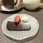 Kumazawa - ショコラテリーヌ、りんごのコンポート、メレンゲ
