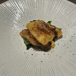 Kumazawa - 牡蠣のソテー、鮑のオイスターソース、上にオランデソース ちぢみほうれん草