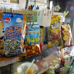 丸八酒店 - 駄菓子も充実しています