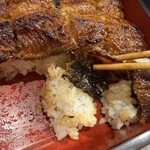 鰻家 - 皮目に炙りがやや強いところあり、