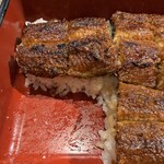 鰻家 - 1／4を食す、外はパリッと中味はふわっと食べ応えがある