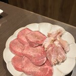 本格焼肉・もつ鍋 肉衛門 - 