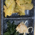餃子とレモンサワー うさぎや - 付き出し